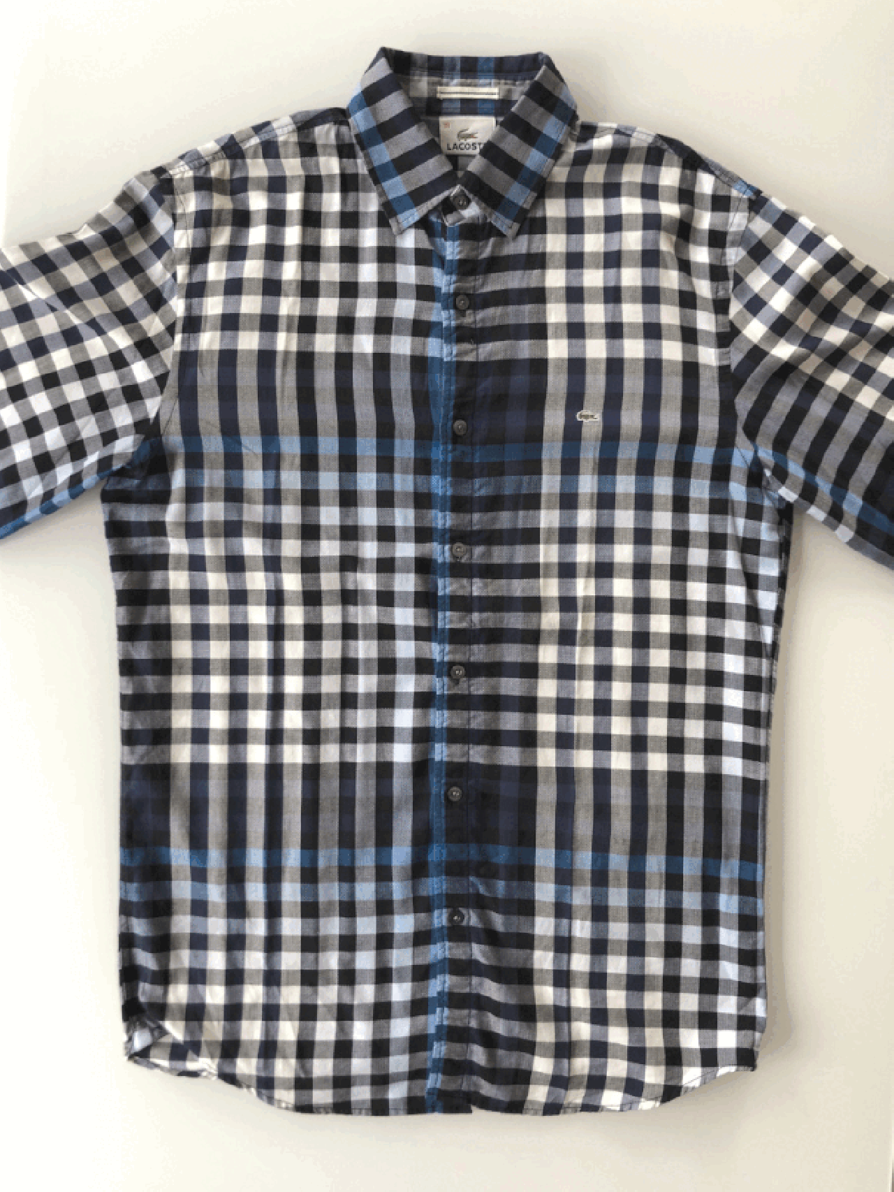 Karambol | How to fold a shirt for traveling, image size:1280x1706